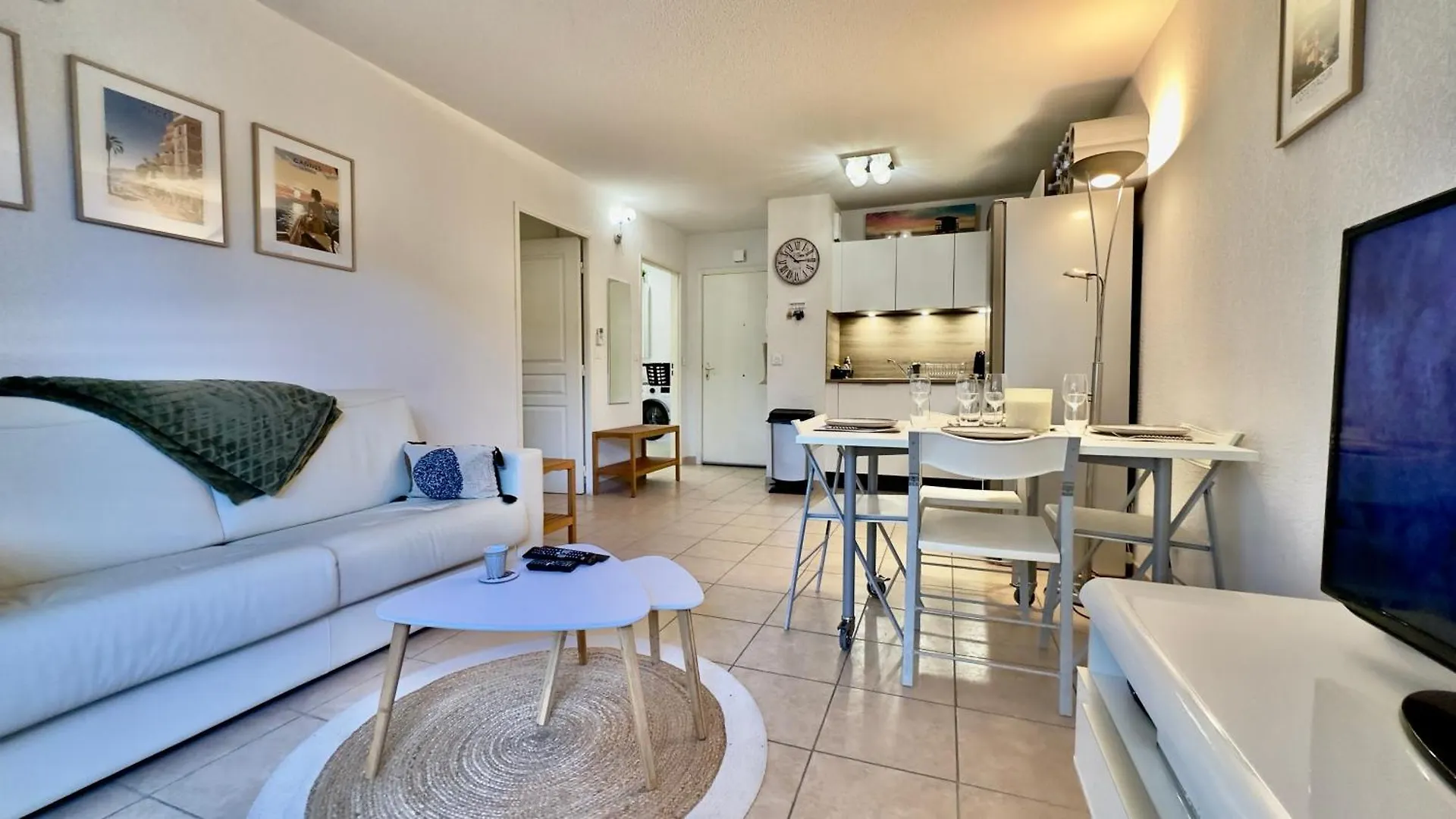 Regent Cote D'Azur Air-Conditioned, Pool, Garden & Parking Villeneuve-Loubet Apartment