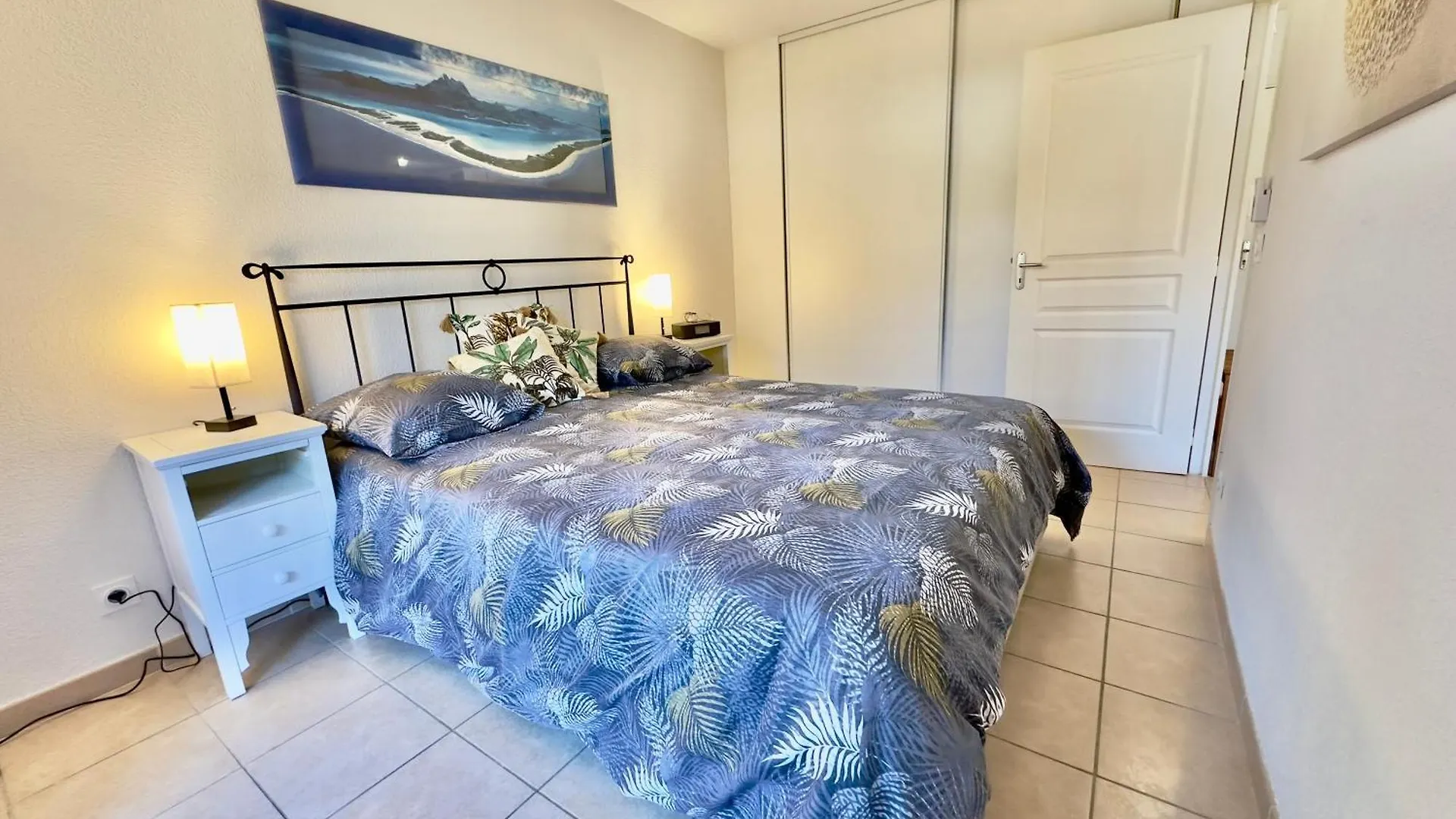 Regent Cote D'Azur Air-Conditioned, Pool, Garden & Parking Villeneuve-Loubet Apartment