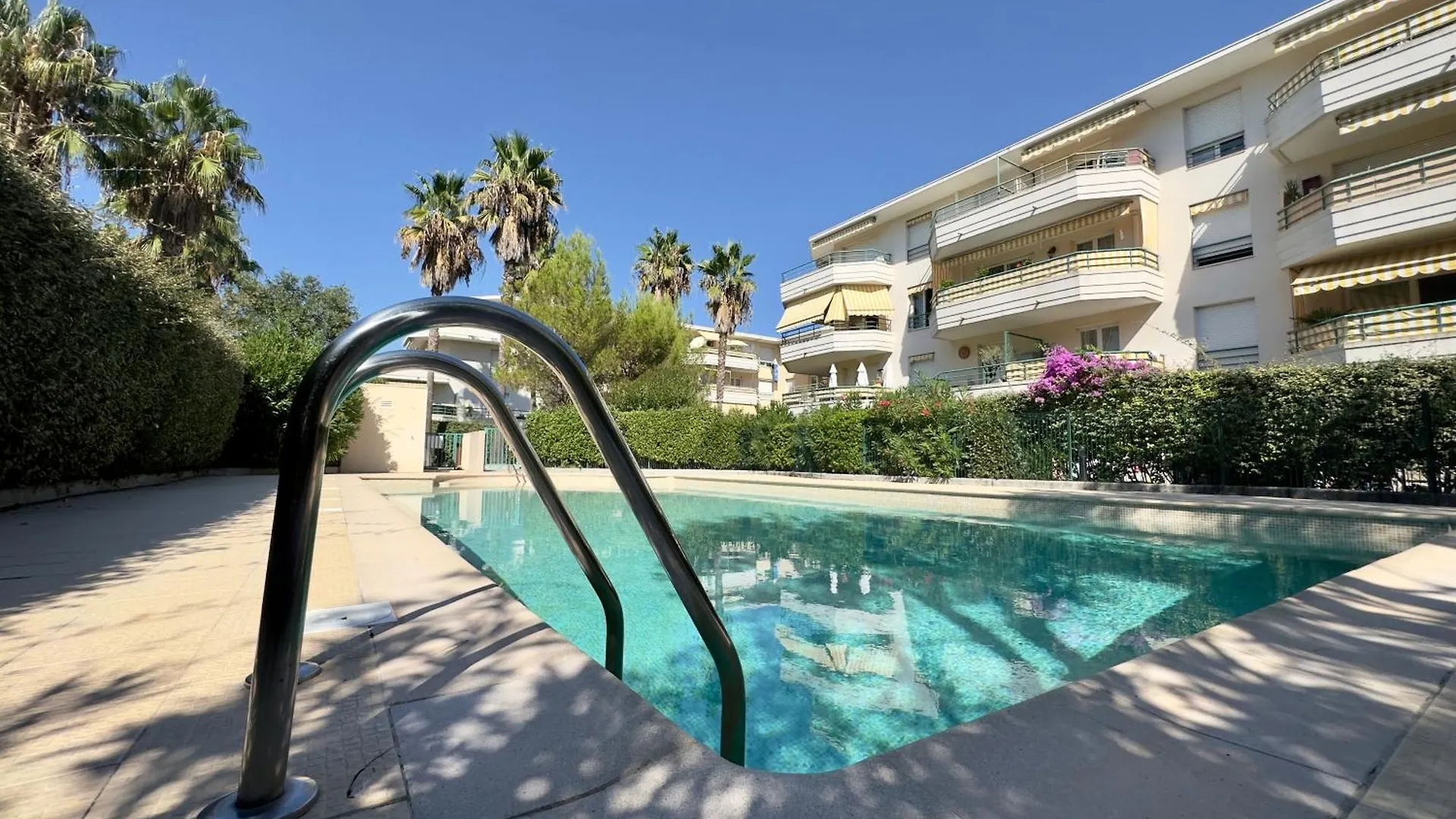 Regent Cote D'Azur Air-Conditioned, Pool, Garden & Parking Villeneuve-Loubet 0*,  France