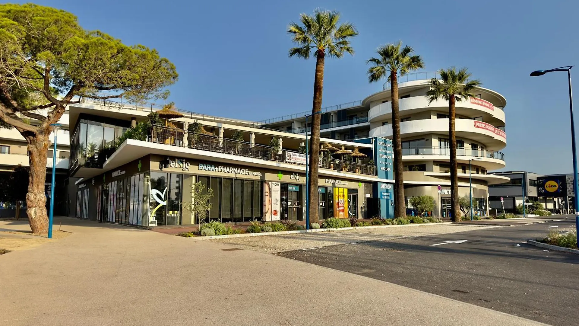 Regent Cote D'Azur Air-Conditioned, Pool, Garden & Parking Villeneuve-Loubet