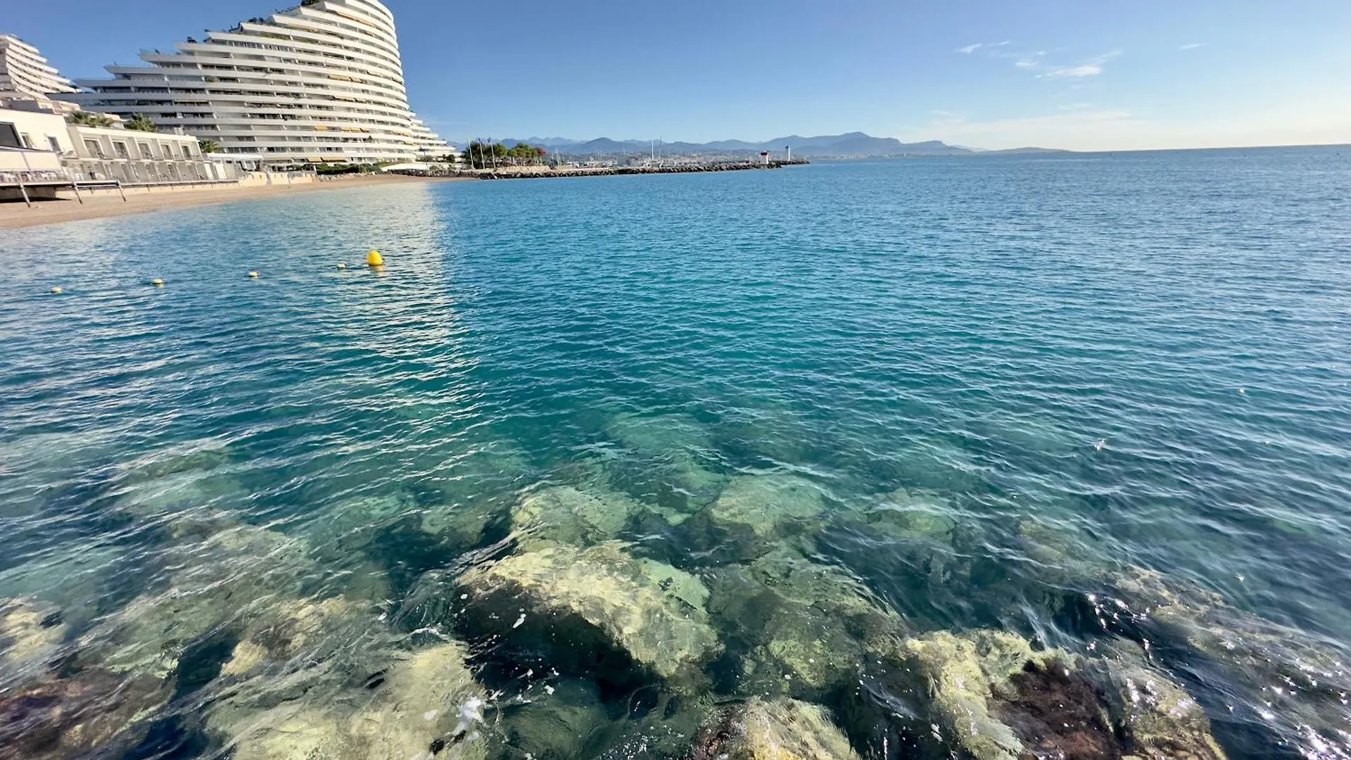 Regent Cote D'Azur Air-Conditioned, Pool, Garden & Parking Villeneuve-Loubet Apartment