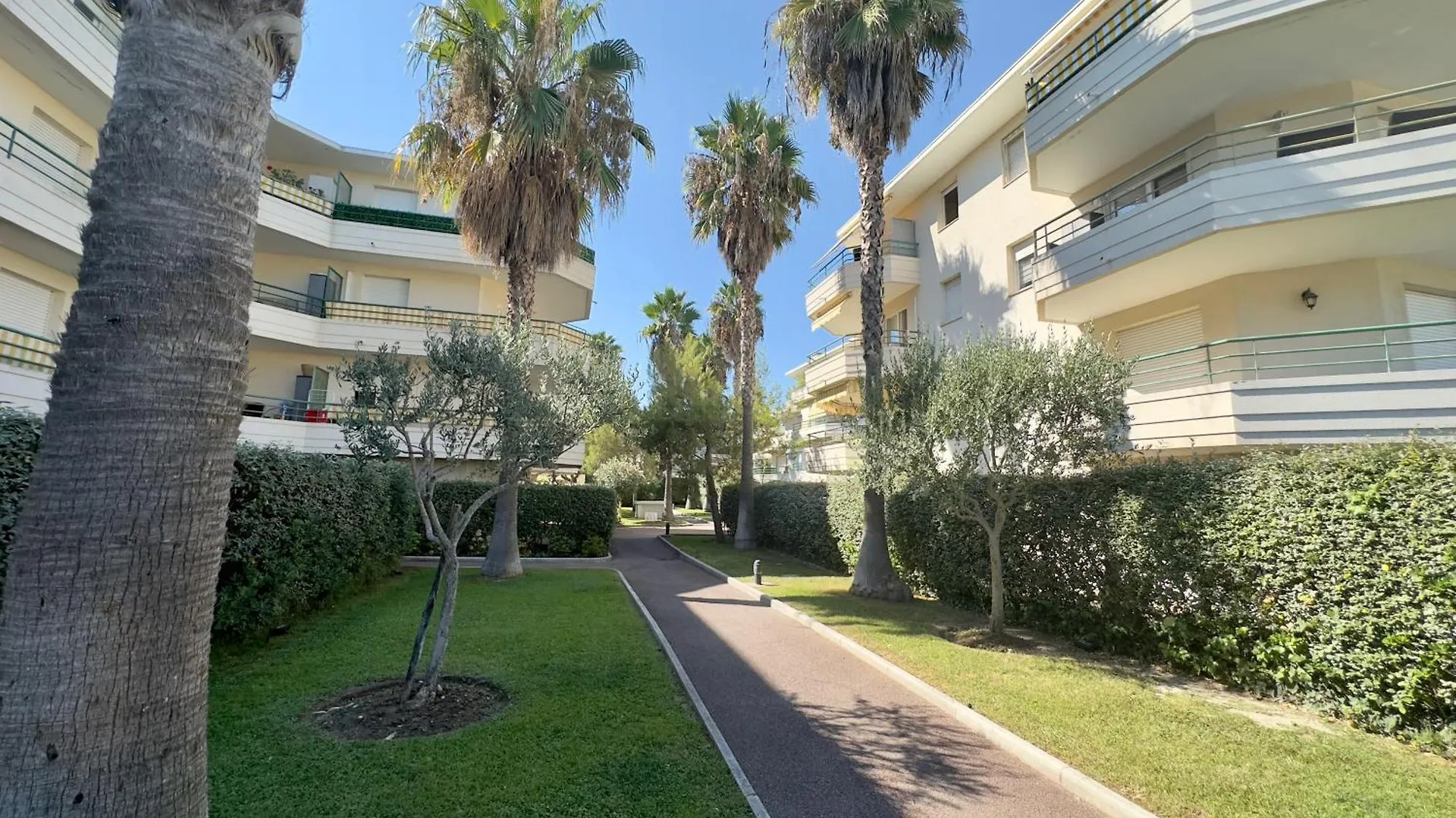 Regent Cote D'Azur Air-Conditioned, Pool, Garden & Parking Villeneuve-Loubet 0*,  France