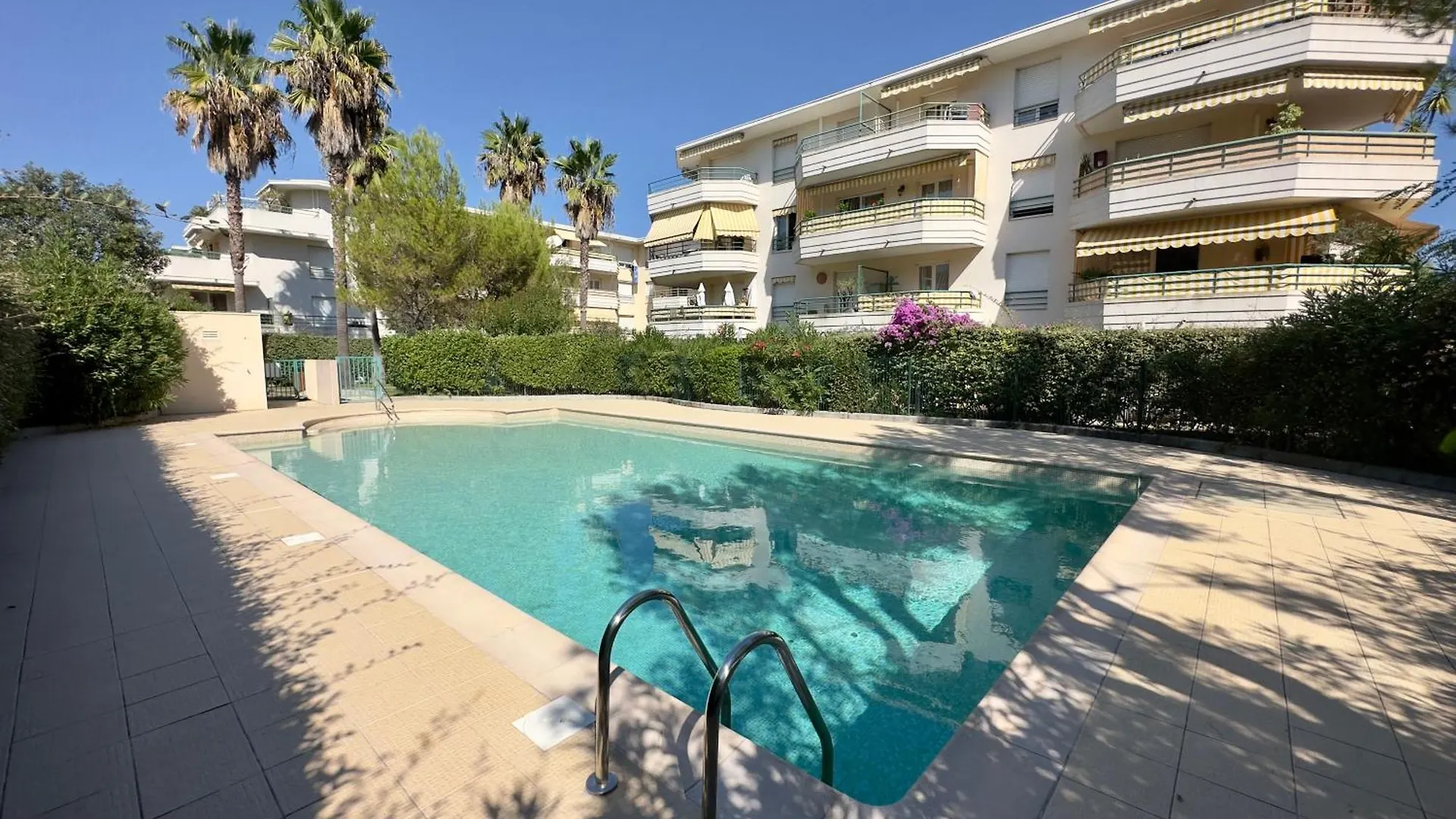 Regent Cote D'Azur Air-Conditioned, Pool, Garden & Parking Villeneuve-Loubet