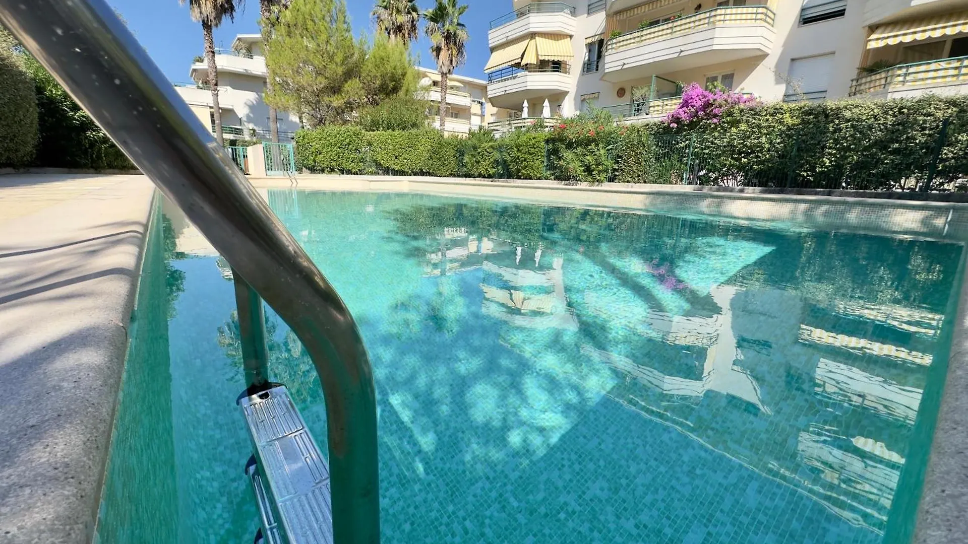 Apartment Regent Cote D'Azur Air-Conditioned, Pool, Garden & Parking Villeneuve-Loubet